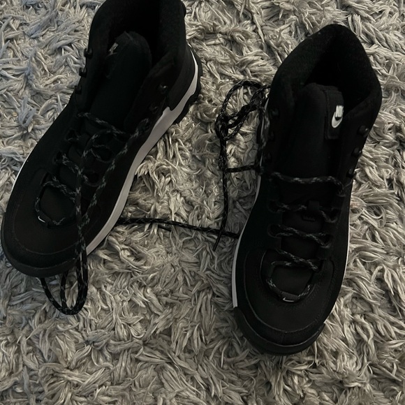 Nike City Classic boot womens new without box black/white size: 7.5 - Picture 8 of 8